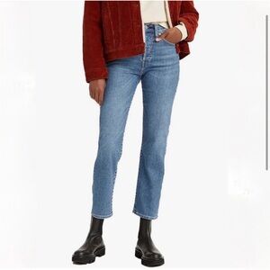 Levi’s “Wedgie Straight in Love in the Mist”. Straight leg denim jeans.